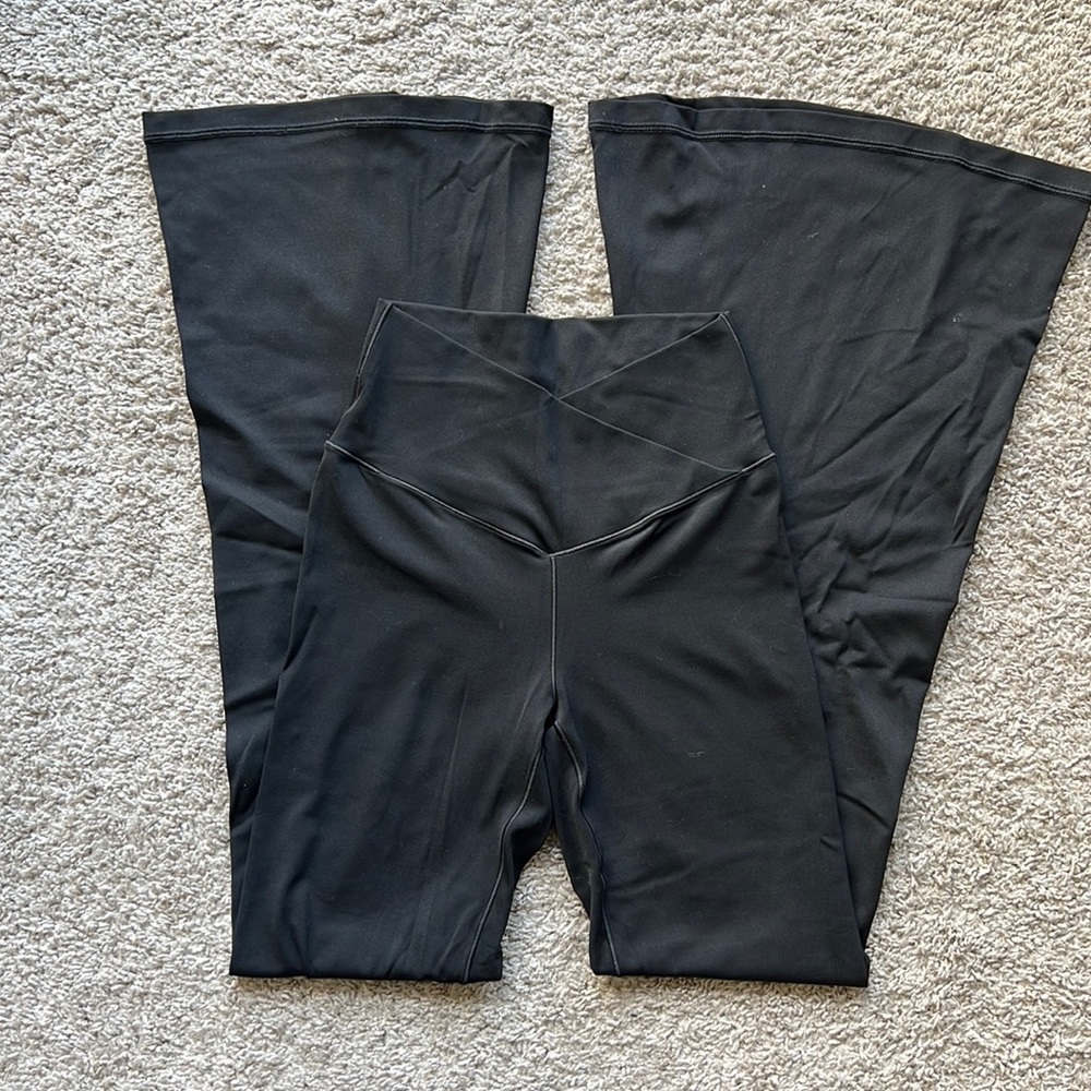 NWOT OFFLINE by Aerie Flared Crossover Leggings women’s size Medium